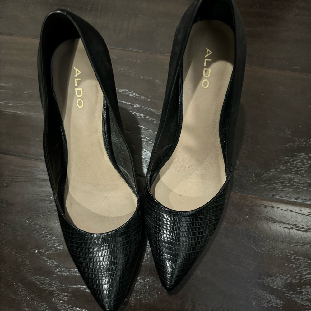Size 8 black pointy toe heel